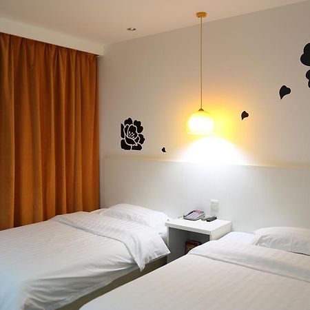 V8 Hotel Xilang Subway Branch Γκουανγκζού Εξωτερικό φωτογραφία